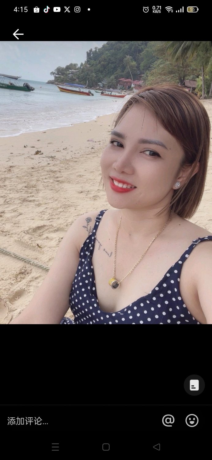 This slut has had sex with tons of guys. She's a whore! #Hf7w9pKT